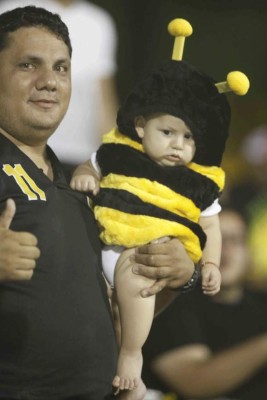 Con triplete de Cardozo Real España vence a Parrillas One.