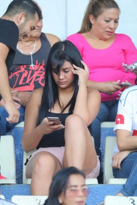 ¡QUÉ BELLAS! El lado más sexy del Olimpia-Platense en el estadio Nacional