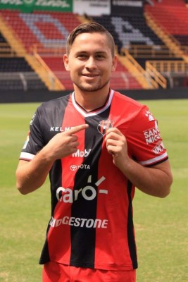 Centroamérica: Hondureños sacuden el mercado y exBoca llega a Costa Rica