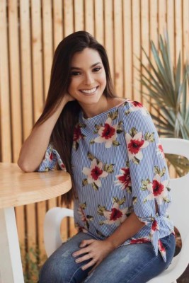 María José González, la periodista tica que enamora con su carisma y sonrisa