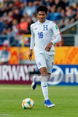 Mercado: Olimpia puede oficializar dos fichajes más y Roger Rojas define dónde jugará