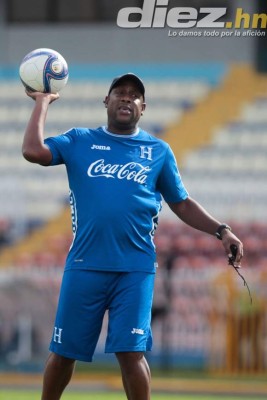 Hernán Medford pone manos a la obra con Honduras