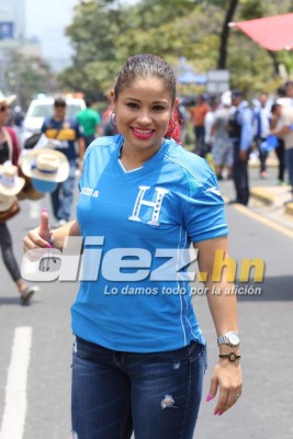 ¡INFARTANTE! Las bellezas que adornaron la previa del Honduras-Costa Rica