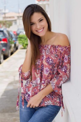 María José González, la periodista tica que enamora con su carisma y sonrisa