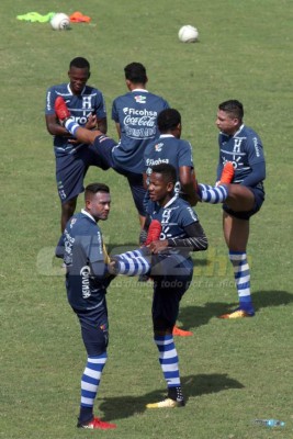 Caras pintadas y rostros optimistas en la Selección de Honduras