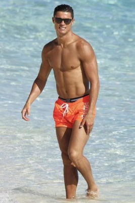 Fotos: Cristiano Ronaldo disfruta de sus vacaciones junto a su hijo