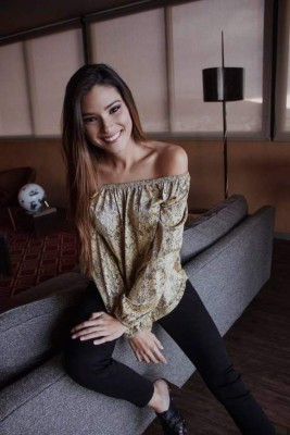 María José González, la periodista tica que enamora con su carisma y sonrisa