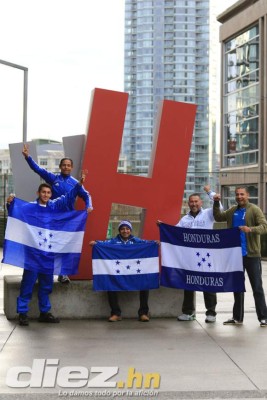 Selección catracha recibe el apoyo su afición en Vancouver