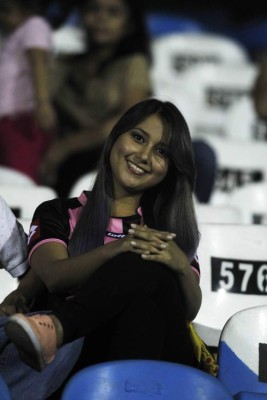 ¡BELLEZA! Las chicas más lindas que adornan el juego Real España-UPN