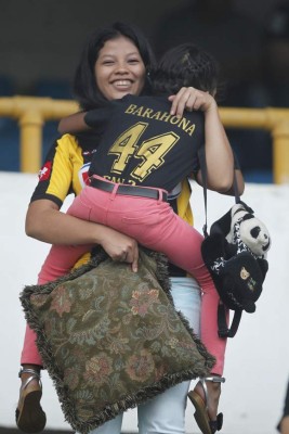 NO SE VIO POR TV: La gresca en el Honduras-Marathón y los tórtolos en el Morazán