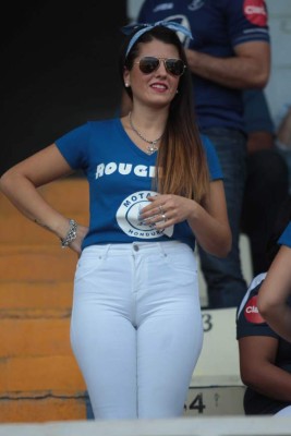 ¡De infarto! Las chicas más espectaculares de la final Motagua-Honduras Progreso