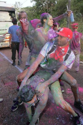 Las polémicas fotos de Usaín Bolt y el baile erótico con chicas en Brasil