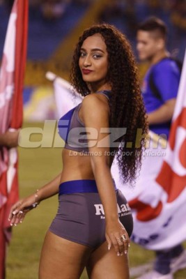 ¡Cuidado con el lente de DIEZ! Así captó a modelos que adornan el Apertura