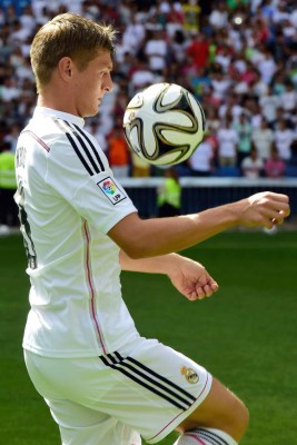 Toni Kroos fue presentado como nuevo jugador del Real Madrid.