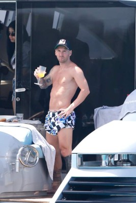 Así fue 'cazado' Messi junto a Suárez y Fábregas en Ibiza mientras se define su futuro en Barcelona