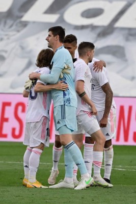 Júbilo y tristeza: El enorme gesto de Luis Suárez y la triste imagen de Benzema tras la coronación del Atlético