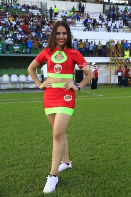 Liga Nacional comenzó llevando lindas chicas a los estadios de Honduras