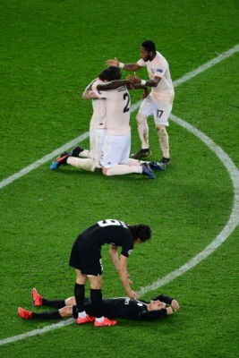 Desgarradoras imágenes: Mbappe y jugadores del PSG rompen en llanto por eliminación