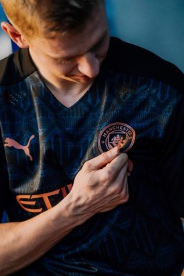 Simbólica y diseño único: Así es la espectacular camiseta de visitante del Manchester City para la temporada 2020-21