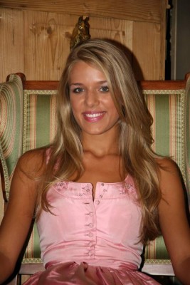 Las hermosas novias y esposas que engalanan la Liga de Alemania