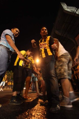 Zafarrancho entre barra del Real España y policía en el Morazán