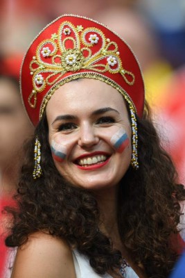España y Rusia llevan muchas lindas chicas al juego de octavos del Mundial