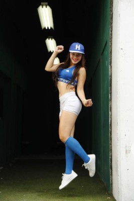 FOTOS: La hermosa Karen Mitchell, la sexy fanática del Marathón