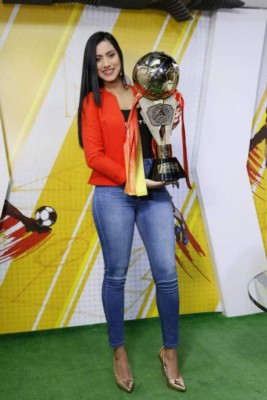 Así es Gaby Salazar, la 'chica de la suerte' y espectacular aficionada de Motagua