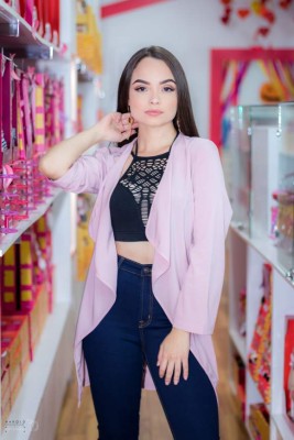 Así es Melissa Handal, la hermosa presentadora de TV y 'barbie' de Instagram