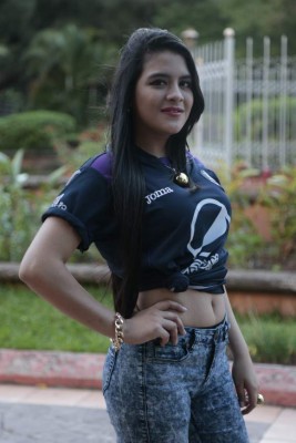 FOTOS: Génnesis y Ónice, las bellezas que engalanan el clásico Motagua-Olimpia