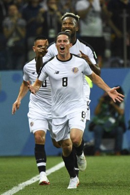 ¿Quién es la rubia? Costa Rica se despide con dignidad y el cambio de camisas