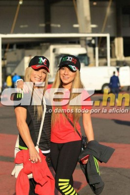 ¡Bellezas! Hasta actriz del Señor de los Cielos se fue al Azteca para el México-Honduras