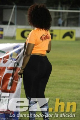 No se vio en TV: La frustración de Troglio y Olimpia tras perder el invicto; Olanchito y sus bellezas