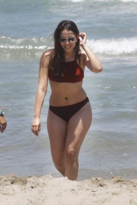 Así se divierten las bellas chicas en las playas de Honduras