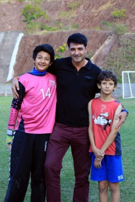 Los hijos de grandes futbolistas hondureños que sueñan seguir sus pasos