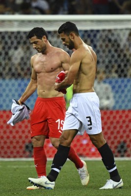 ¿Quién es la rubia? Costa Rica se despide con dignidad y el cambio de camisas