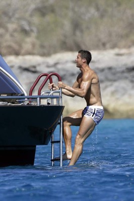 Fotos: Así se la pasa Cristiano en sus vacaciones en Ibiza