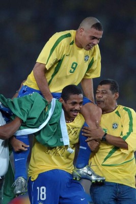 Irreconocible: Así luce Vampeta, campeón del mundo con Brasil en el Mundial del 2002