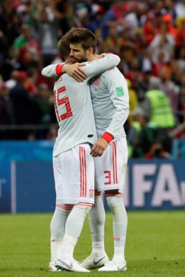 CURIOSAS: ¿Hierro emulando a Löw? Los tatuajes de Sergio Ramos y su gesto con Piqué