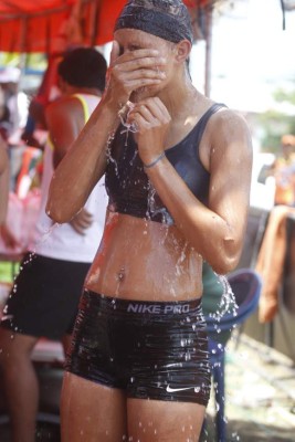 ¡Qué calor! Las playas de Honduras se llenaron de mujeres hermosas