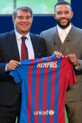 Presentado en Barcelona: Joyas, magia y el duro motivo por el que no lleva Depay en la espalda