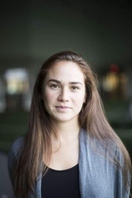 Escándalo en Estados Unidos: DT las llegó a forzar para acostarse con él y a besarse entre ellas