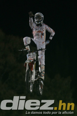 Tegucigalpa vibró con el show en Xpilots