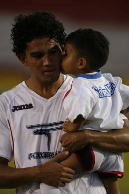 Carlos 'Chino' Discua celebra con gol su cumpleaños número 31