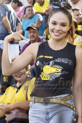 NO VISTE EN TV: Exmiss Honduras enamora en el Micheletti y el 'caballito' del Chino López