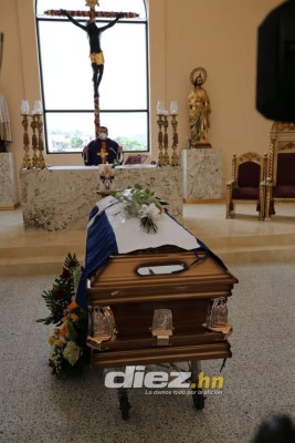 El maestro ya brilla en el cielo: así fue el último adiós de Chelato Uclés en medio de lágrimas