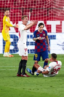 Fotos: El calentón y bronca de Messi en el Sevilla-Barcelona y la despedida a un amigo