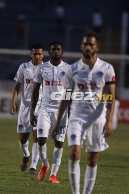 NO VISTE EN TV: Lluvia de huevos, pancartas en el Nacional y chicas lindas