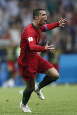 NO VISTE EN TV: La cara de Cristiano Ronaldo antes del tiro libre y lo que hizo De Gea tras el juego