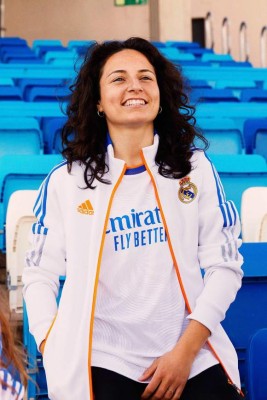 Con nuevo escudo y un crack no aparece: Real Madrid presenta sus camisetas para la temporada 2021-22